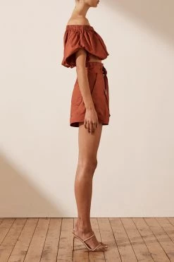 Shona Joy AMAIA OFF THE SHOULDER CROP TOP - CLAY 8 Shona Joy AMAIA OFF THE SHOULDER CROP TOP - CLAY