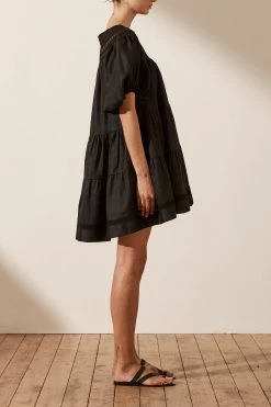 Shona Joy ADRIANA LINEN SHORT SLEEVE TIERED MINI DRESS - BLACK