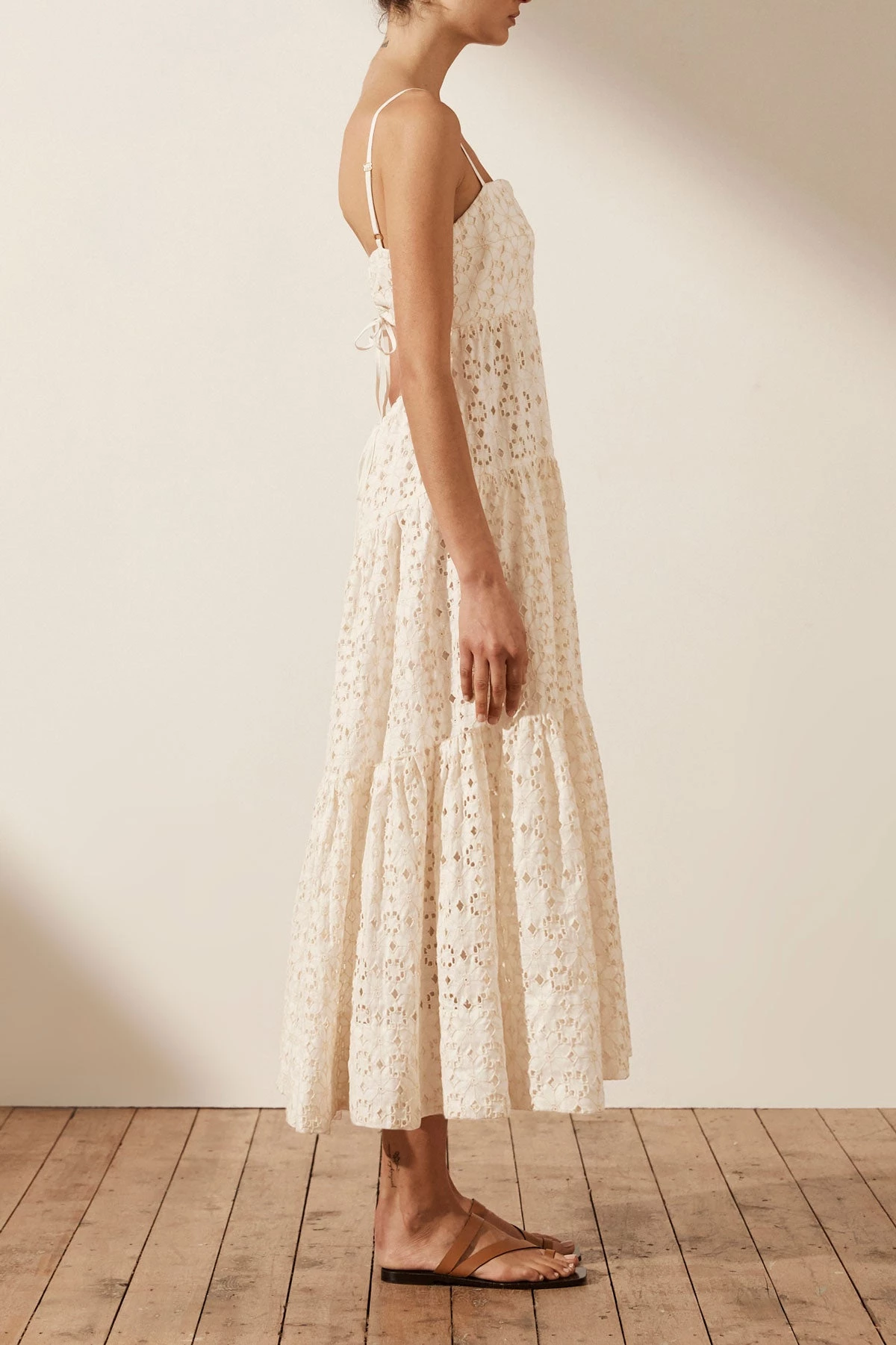 Shona Joy DRESSES FRYDA LINEN OPEN BACK TIERED MIDI DRESS - RICE 4 Shona Joy DRESSES FRYDA LINEN OPEN BACK TIERED MIDI DRESS - RICE