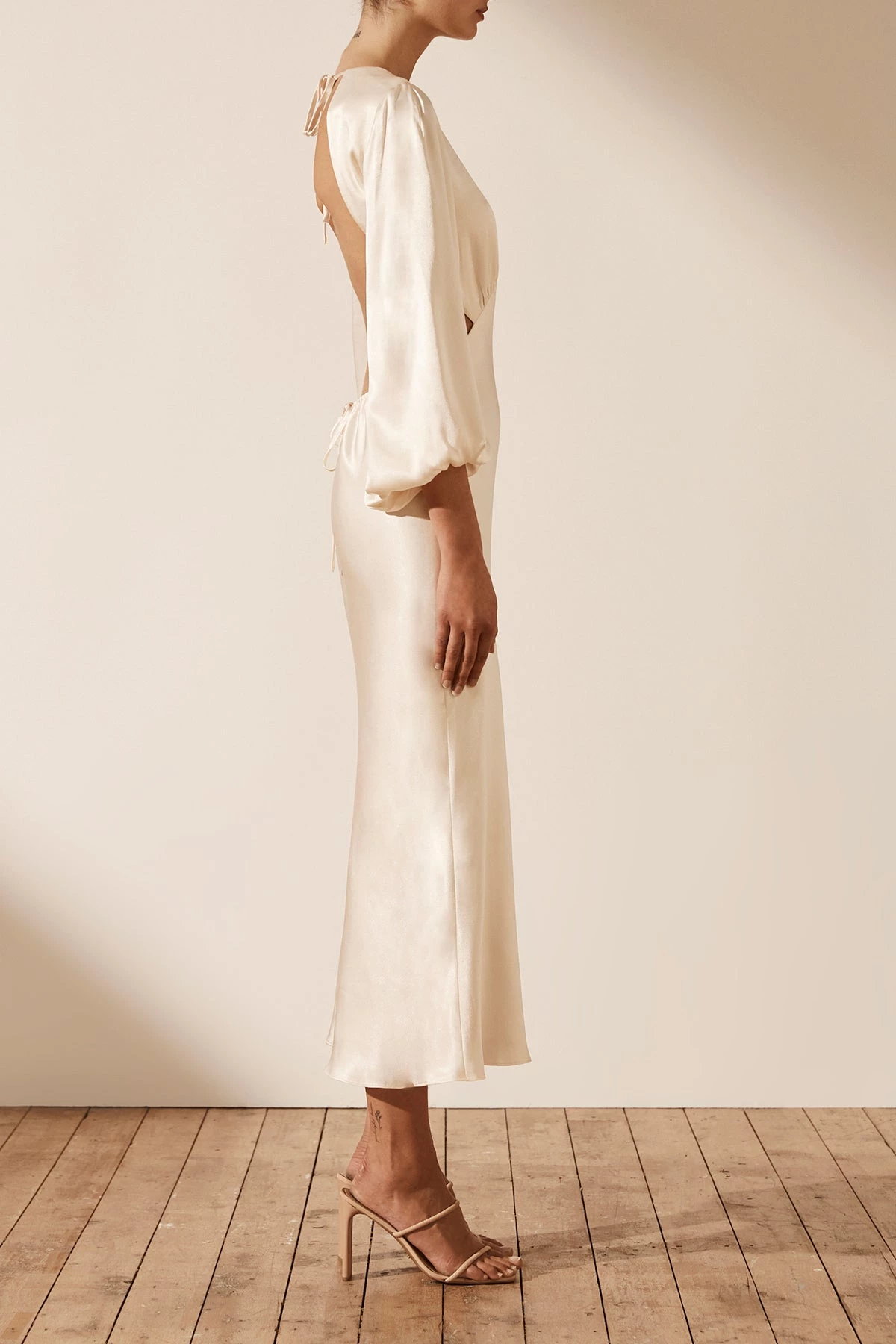 Shona Joy LA LUNE OPEN BACK BALLOON SLEEVE MIDI DRESS - CREAM 5 Shona Joy LA LUNE OPEN BACK BALLOON SLEEVE MIDI DRESS - CREAM