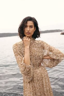 Shona Joy AMBAR LONG SLEEVE BACKLESS TIERED MIDI DRESS DRESSES